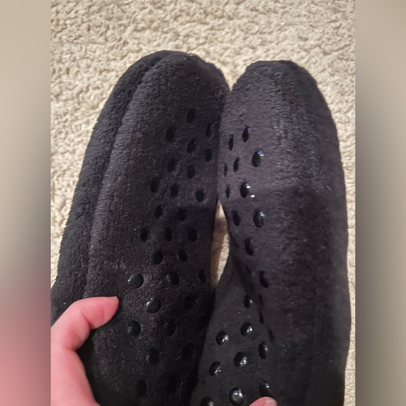 Jurassic World Fuzzy Babba Slipper Socks size 13-4 NWT - Picture 2 of 3